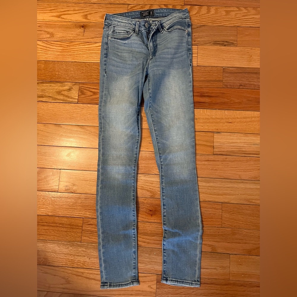 Abercrombie & Fitch Harper Low Rise Super Skinny Light Wash Jeans 00 / 24